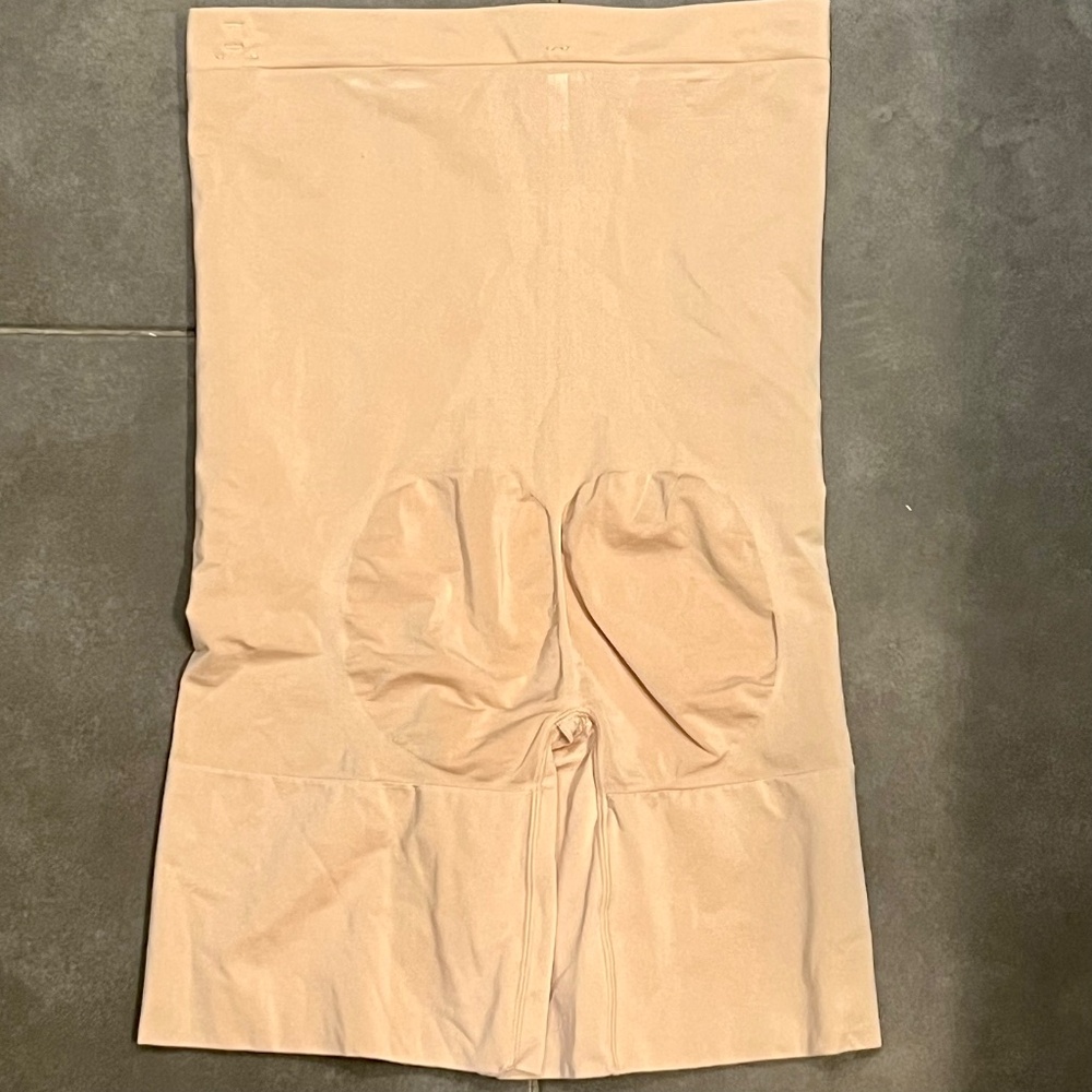Spanx OnCore High Waist Mid Thigh Shapewear Shorts Soft Nude Size Extra Large XL - Picture 9 of 9